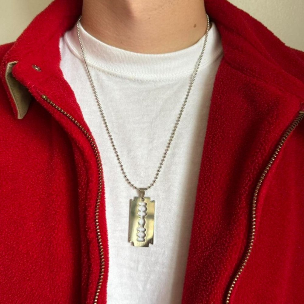 Y2K 2000s silver razor blade pendant chain necklace